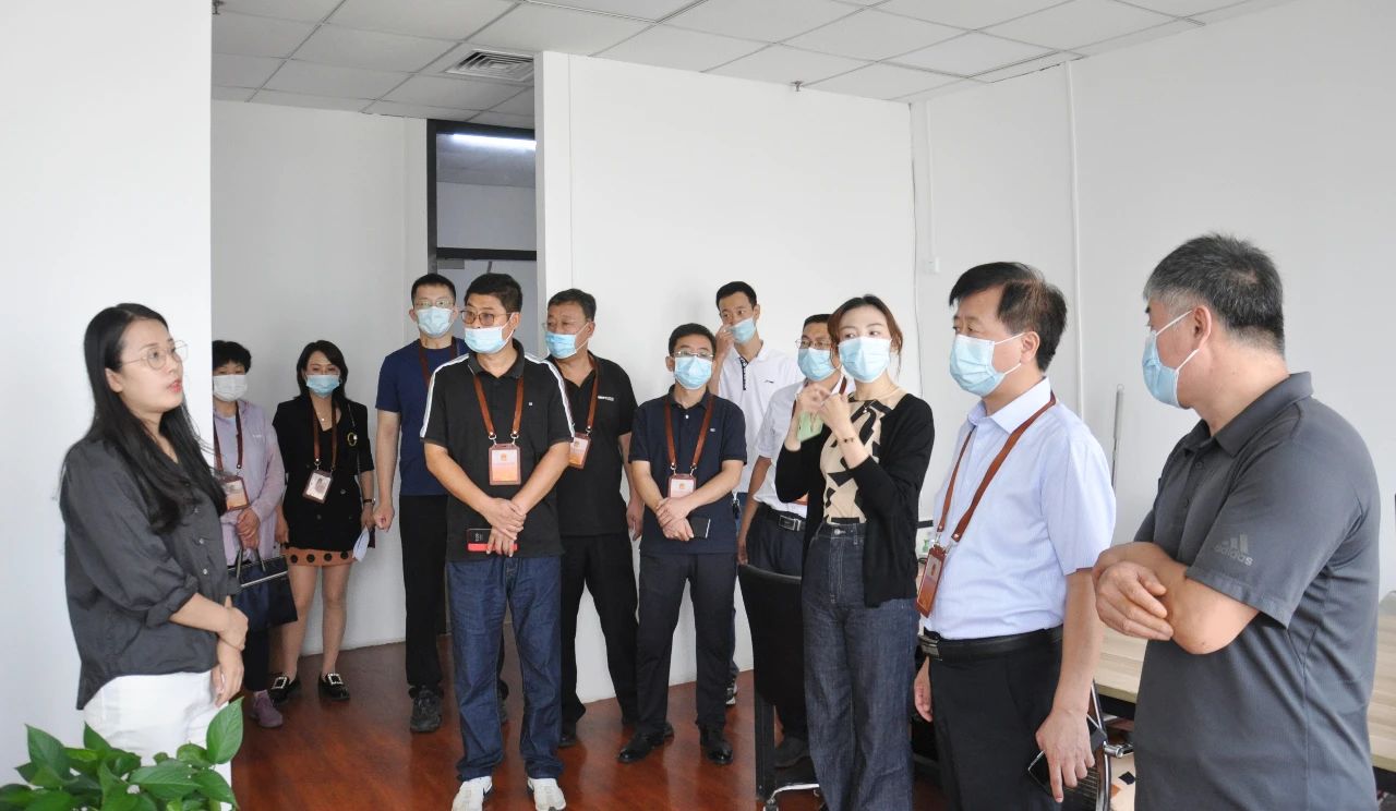 滄州市政協(xié)委員，滄州市運河區(qū)人大常委<div   id=